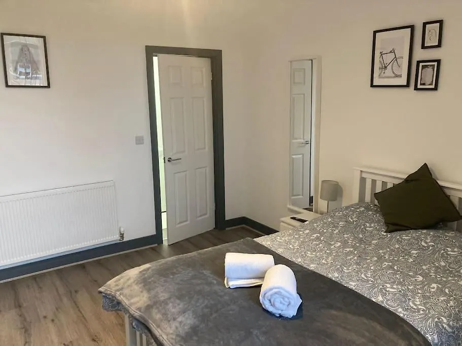 Newly Refurbished Studio, Great Location 8 Studios-1
